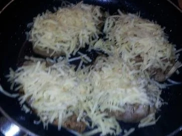 Rezept: Schweinenackensteak mit Pfifferling - Tomatensoße nach Dieter Neumaier Bild Nr. 22 Schweinenackensteak mit Pfifferling - Tomatensoße nach Dieter Neumaier - Rezept - Bild Nr. 22