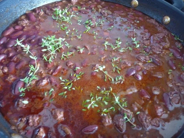 Rezept: Hackfleisch : Chili con carne mit Zitronen-Thymian Hackfleisch : Chili con carne mit Zitronen-Thymian - Rezept