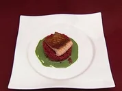 Lachsfilet mit Rote-Bete-Graupenrisotto auf Wasabi-Schaum (Isabell Horn) - Rezept