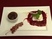 Warmer Schokotraum mit Vanilleeis und Beerensoße (Isabell Horn) - Rezept