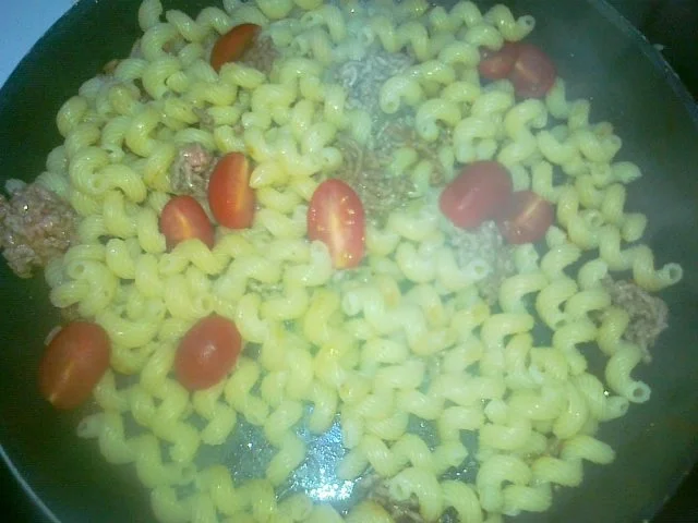 Rezept: Nudelpfanne mit Hack- und Rauke .... Bild Nr. 4 Nudelpfanne mit Hack- und Rauke .... - Rezept - Bild Nr. 4