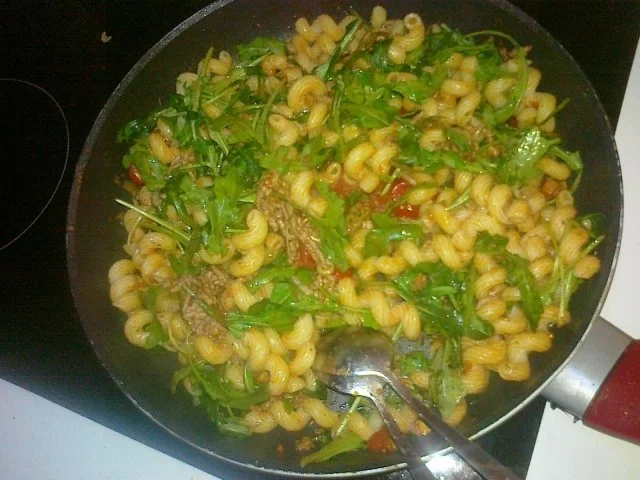 Rezept: Nudelpfanne mit Hack- und Rauke .... Bild Nr. 8 Nudelpfanne mit Hack- und Rauke .... - Rezept - Bild Nr. 8