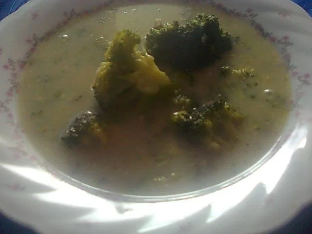Rezept: Broccoli-Cremesuppe Bild Nr. 2 Broccoli-Cremesuppe - Rezept - Bild Nr. 2