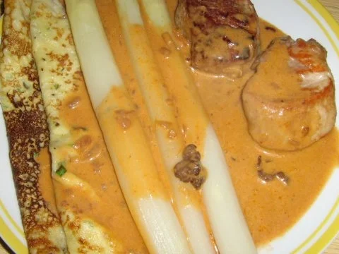 Schweinelendchen mit Kräuterflädle und Spargel - Rezept - Bild Nr. 4