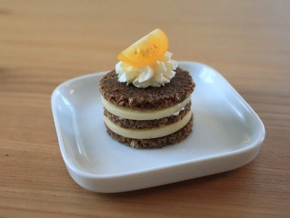 Rezept: Schwarz-Gelbe Canapees Bild Nr. 3 Schwarz-Gelbe Canapees - Rezept - Bild Nr. 3