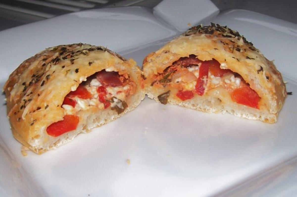 Snack: Kleine Kräuter-Pizzataschen mit Salami und Feta - Rezept - Bild Nr. 8