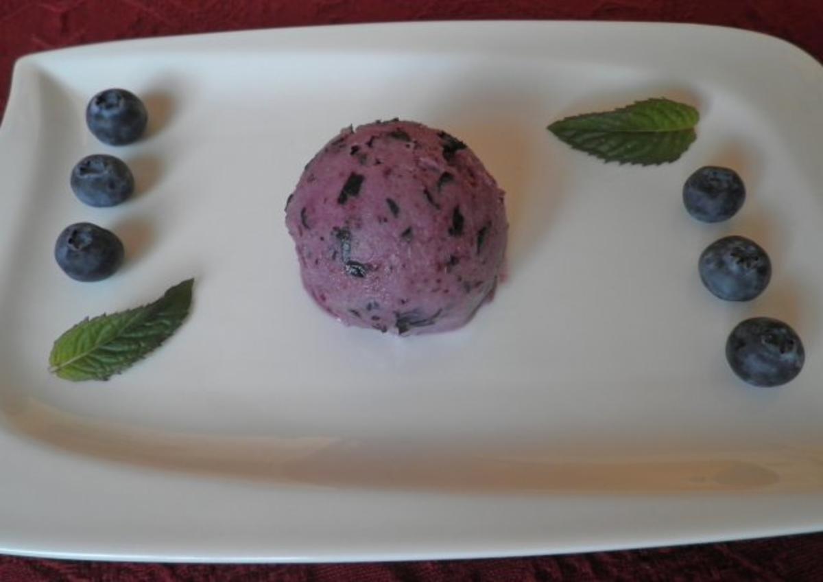 Heidelbeer - Ricotta - Eis - Rezept mit Bild - kochbar.de