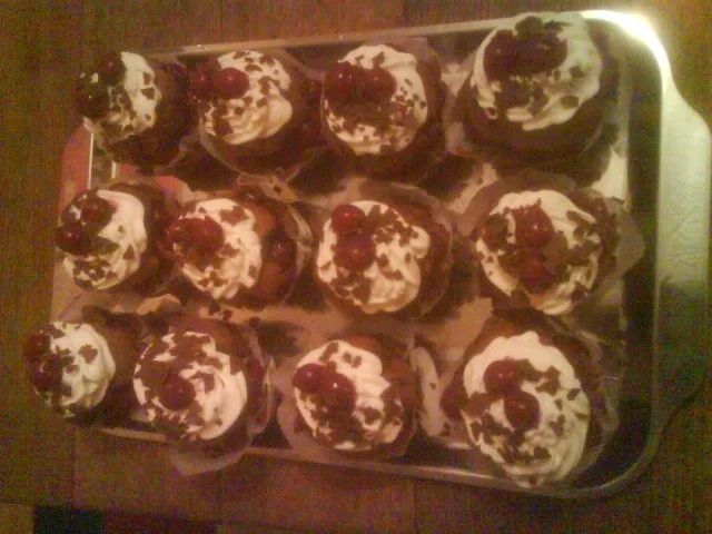 Rezept: Schwarzwälderkirsch-Muffins Bild Nr. 2 Schwarzwälderkirsch-Muffins - Rezept - Bild Nr. 2