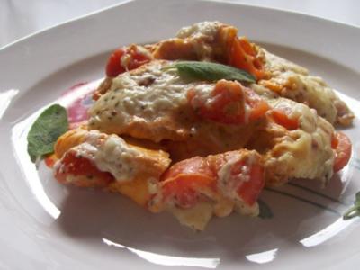 Rezept: Schnelles Nudelgratin mit würziger Käsecreme und Cherrytomaten Schnelles Nudelgratin mit würziger Käsecreme und Cherrytomaten - Rezept