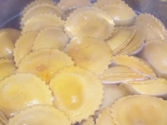 Schnelles Nudelgratin mit würziger Käsecreme und Cherrytomaten - Rezept - Bild Nr. 2