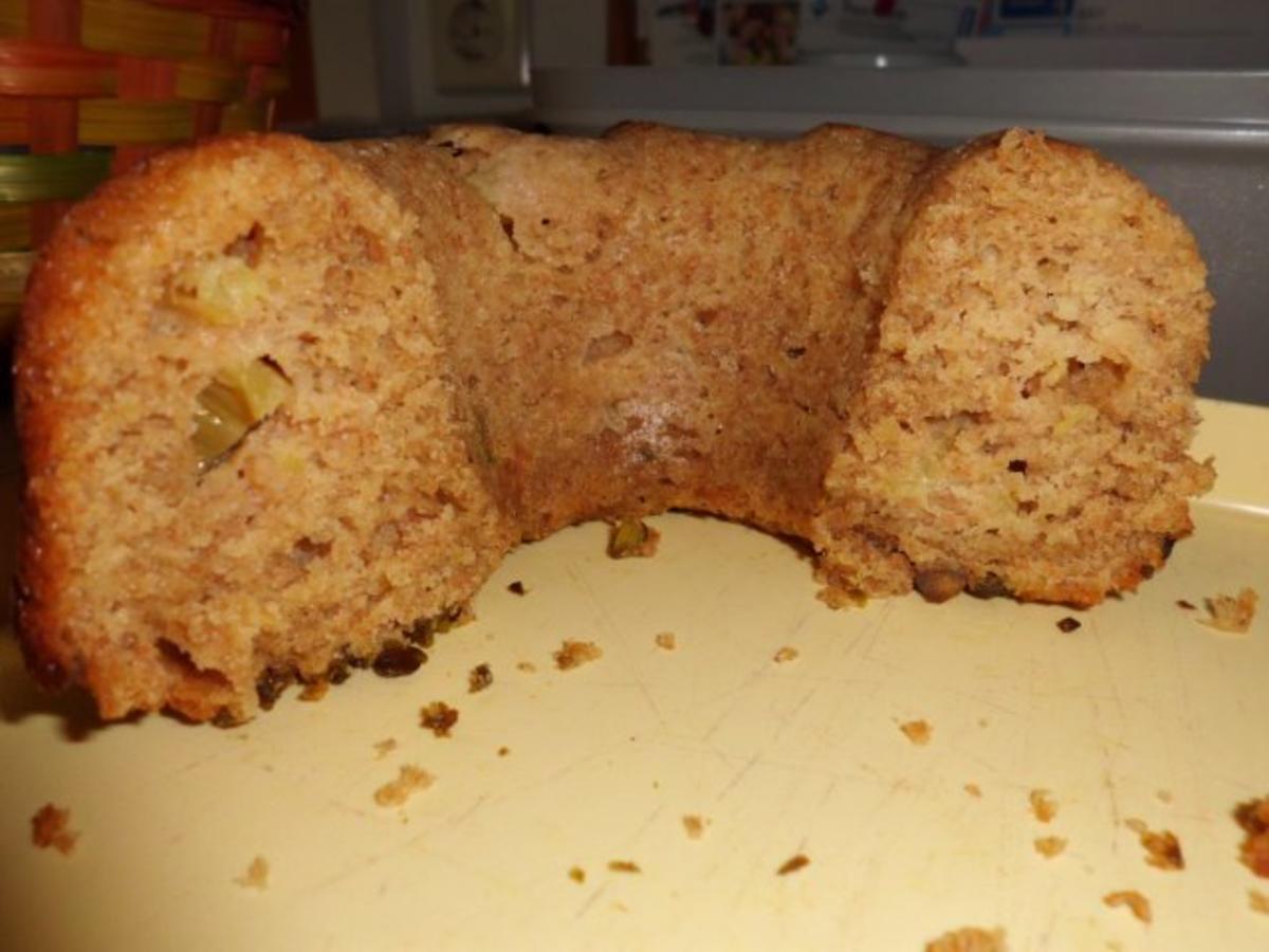 Kuchen: Vollkorngugelhupf mit Rhababer und Pistazienboden - Rezept - Bild Nr. 5
