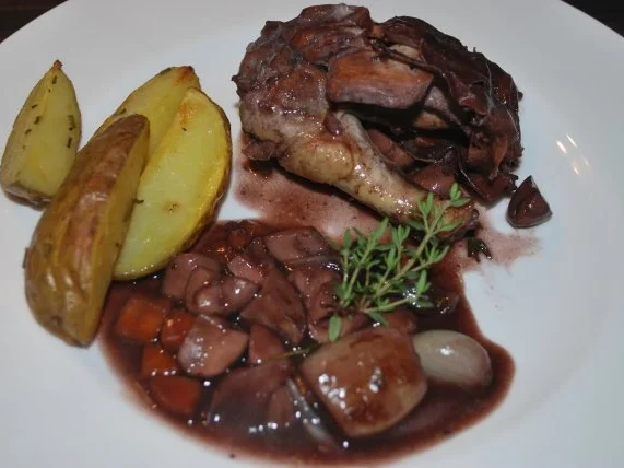 Perlhuhnbrust au vin - Rezept