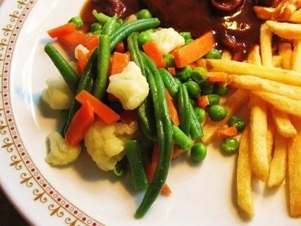 Rezept: Hamburger Hacksteak mit einer Rotwein-Pfifferlingssoße Bild Nr. 2 Hamburger Hacksteak mit einer Rotwein-Pfifferlingssoße - Rezept - Bild Nr. 2