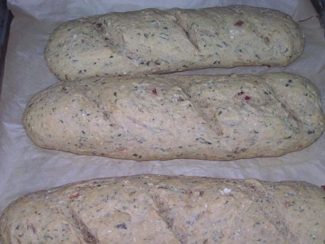 Rezept: Bärlauch-Tomaten-Brot Bild Nr. 2 Bärlauch-Tomaten-Brot - Rezept - Bild Nr. 2