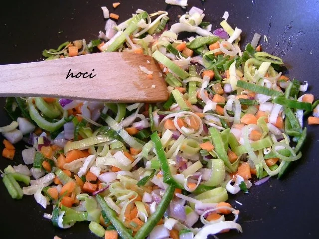 Rezept: Candlelightdinner zw. " HARAKIRI - Fleisch " & Blätterteigbällchen gefüllt mit Wokgemüse Bild Nr. 5 Candlelightdinner zw. " HARAKIRI - Fleisch " & Blätterteigbällchen gefüllt mit Wokgemüse - Rezept - Bild Nr. 5