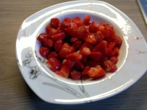 Rezept: Buttermilchgelee mit frischen Erdbeeren Bild Nr. 4 Buttermilchgelee mit frischen Erdbeeren - Rezept - Bild Nr. 4