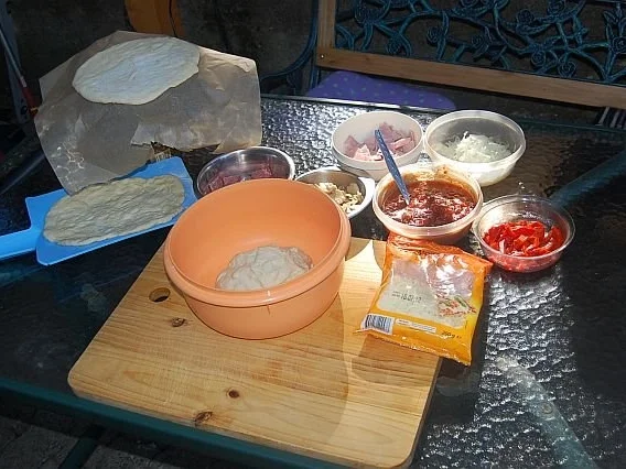 Pizza vom Holzkohlengrill - Rezept - Bild Nr. 5