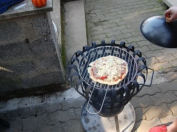 Pizza vom Holzkohlengrill - Rezept - Bild Nr. 12