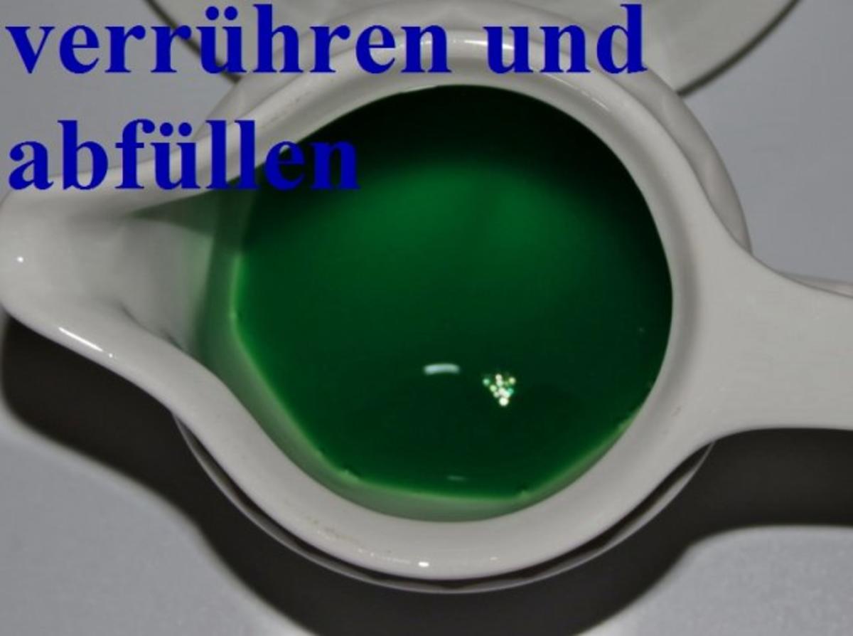 Waldmeistersirup mit Wasser und Zucker - Rezept mit Bild - kochbar.de