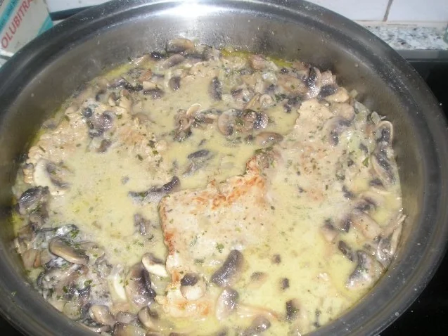 Rezept: Saftschnitzel mit Champignonsoße Saftschnitzel mit Champignonsoße - Rezept