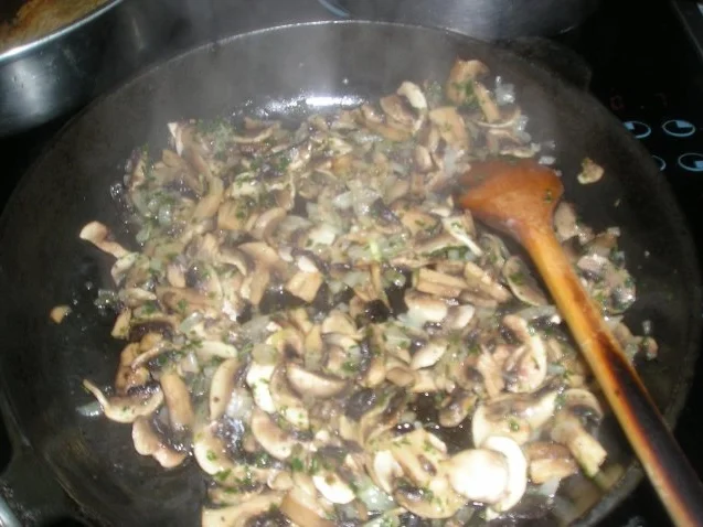 Rezept: Saftschnitzel mit Champignonsoße Bild Nr. 3 Saftschnitzel mit Champignonsoße - Rezept - Bild Nr. 3