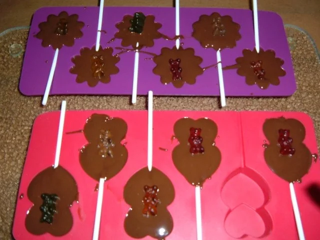 Konfekt : Schoko - Lollis : mit Gummibärchen - Rezept - Bild Nr. 4