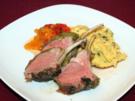 Lammkarree in Pistazienkruste mit karamellisiertem Paprikagemüse und Polenta - Rezept