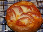 Brezel Teig Stückchen Tomate Mozarella - Rezept