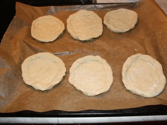 Brezel Teig Stückchen Tomate Mozarella - Rezept - Bild Nr. 3