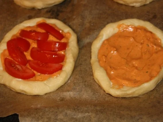 Brezel Teig Stückchen Tomate Mozarella - Rezept - Bild Nr. 4