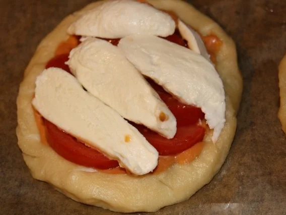 Brezel Teig Stückchen Tomate Mozarella - Rezept - Bild Nr. 5