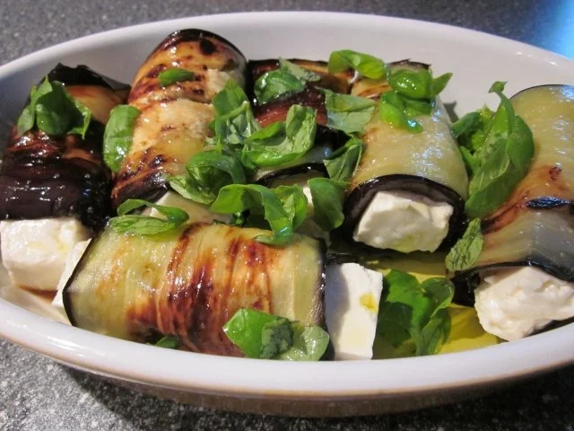 Rezept: Auberginenröllchen mit Feta Bild Nr. 2 Auberginenröllchen mit Feta - Rezept - Bild Nr. 2