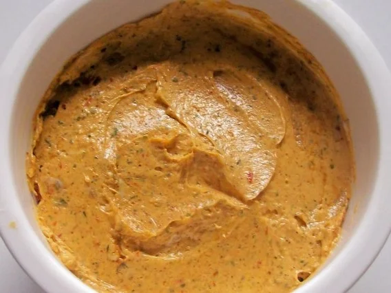 Rezept: Grillen: Pikante Paprika-Knoblauch-Butter Grillen: Pikante Paprika-Knoblauch-Butter - Rezept