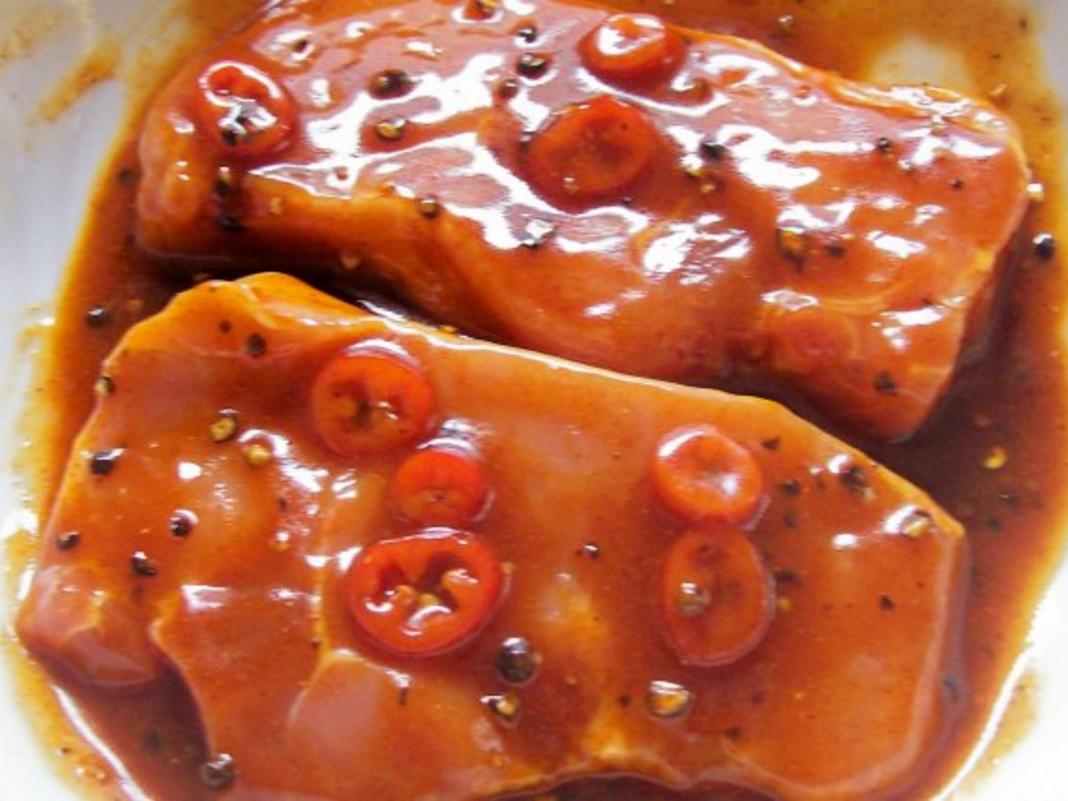 Grillen: Scharfe Chili Pfeffer Marinade - schnell &amp; einfach - 333 kcal/100g