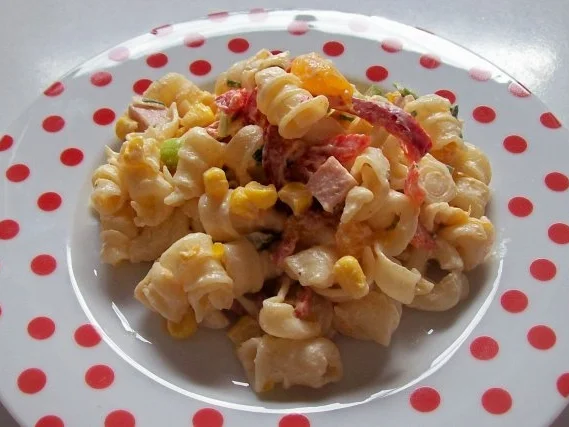 Rezept: Fruchtiger Nudelsalat mit Mandarinen und Mango-Chutney Fruchtiger Nudelsalat mit Mandarinen und Mango-Chutney - Rezept