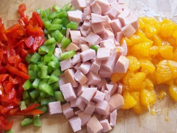 Rezept: Fruchtiger Nudelsalat mit Mandarinen und Mango-Chutney Bild Nr. 2 Fruchtiger Nudelsalat mit Mandarinen und Mango-Chutney - Rezept - Bild Nr. 2