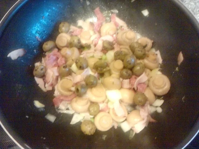 Rezept: Pasta Mista Quattro Stagioni oder Pizza zum Löffel - Gabeln Bild Nr. 5 Pasta Mista Quattro Stagioni oder Pizza zum Löffel - Gabeln - Rezept - Bild Nr. 5