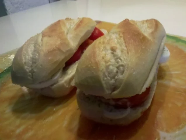 Rezept: Abendbrot: Baguettbrötchen mit Tomate und Ei Abendbrot: Baguettbrötchen mit Tomate und Ei - Rezept