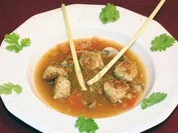 Zitronengrassuppe mit Hühnerhackfleischbällchensuppe - Rezept