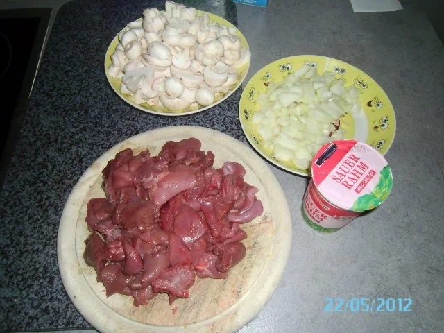 Rehgulasch mit Semmelknödeln - Rezept - Bild Nr. 2