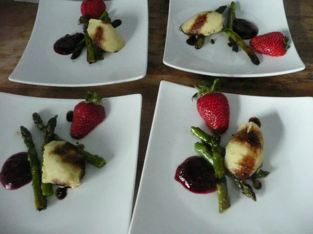 Rezept: DESSERT /Spargelmousse auf Waldbeersoße DESSERT /Spargelmousse auf Waldbeersoße - Rezept