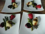 DESSERT /Spargelmousse auf Waldbeersoße - Rezept