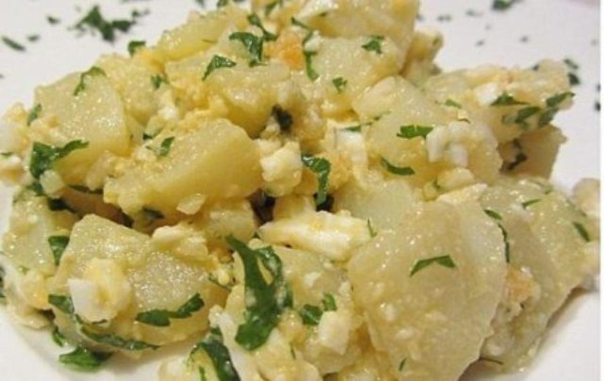 Warmer Kartoffelsalat mit Ei und Knoblauch - Rezept - Bild Nr. 11