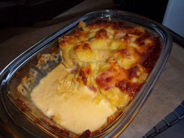 Schinkennudeln mit Käsekruste - Rezept