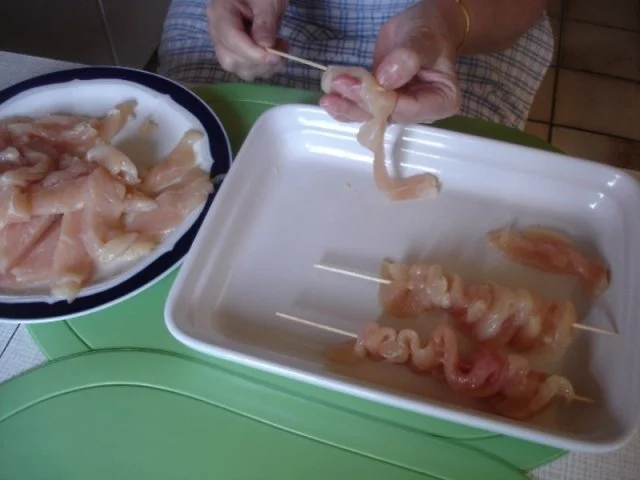 Saté-Spieße mit Erdnusssauce und Champignon-Bratreis - Rezept - Bild Nr. 5