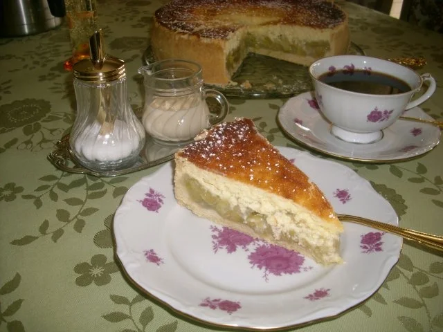 Rhabarbertorte mit Eierschecke>> - Rezept
