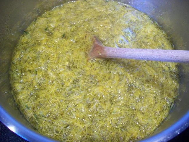 Rezept: Löwenzahn Gelee Bild Nr. 3 Löwenzahn Gelee - Rezept - Bild Nr. 3