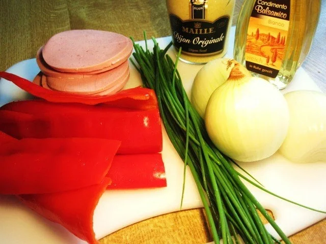 Rezept: Wurstsalat mit roter Spitzpaprika Bild Nr. 3 Wurstsalat mit roter Spitzpaprika - Rezept - Bild Nr. 3