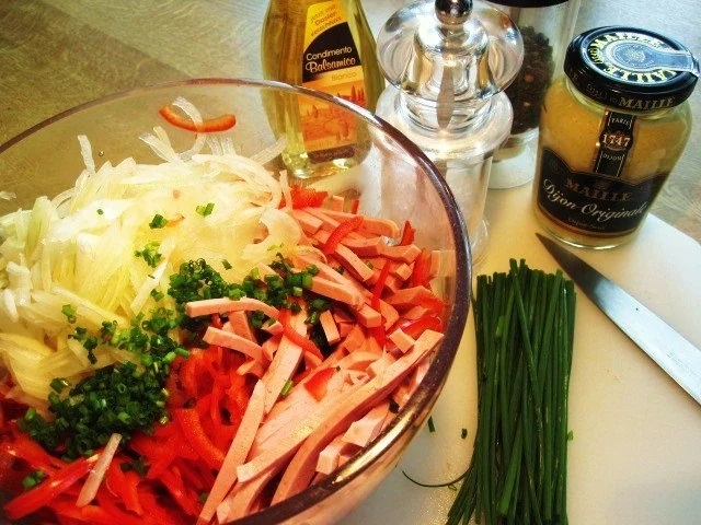 Rezept: Wurstsalat mit roter Spitzpaprika Bild Nr. 5 Wurstsalat mit roter Spitzpaprika - Rezept - Bild Nr. 5