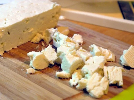 Rezept: Tomatenspätzle mit gebratenen Zucchini und Schafkäse Bild Nr. 6 Tomatenspätzle mit gebratenen Zucchini und Schafkäse - Rezept - Bild Nr. 6